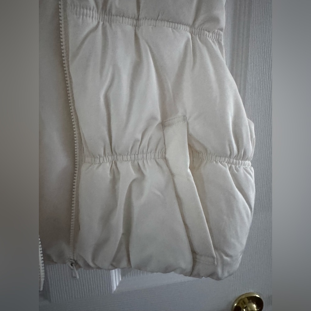 H&M PUFFER VEST LIGHT BEIGE CROPPED SIZE SMALL - Picture 9 of 11